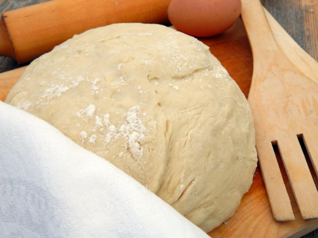 Sweet yeast dough for buns