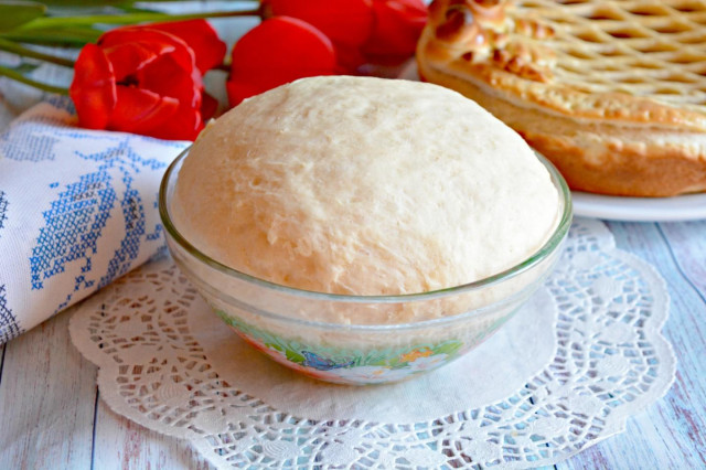 Yeast dough for pies with dry yeast