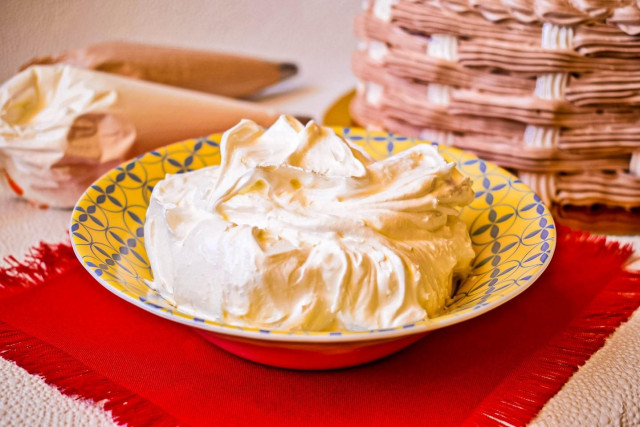Swiss meringue cream