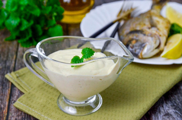 Cream sauce for fish made from cream