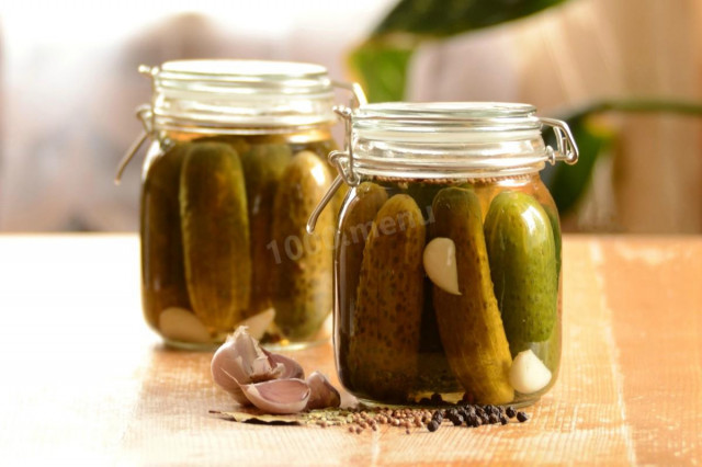 Pickled cucumbers with garlic for winter