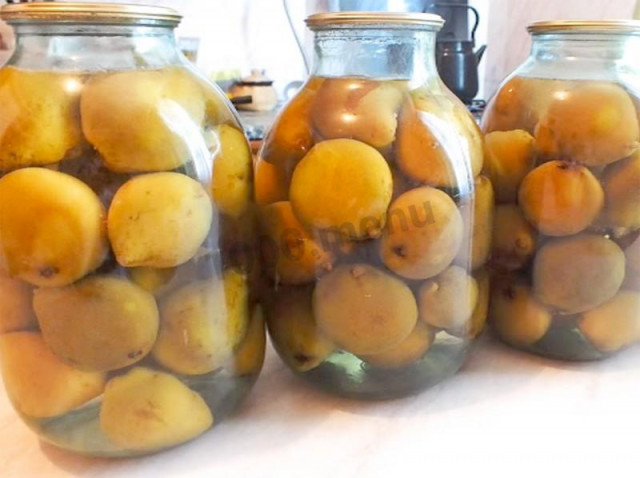Canned pears whole in syrup for winter