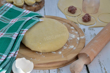 Custard dough on water with egg for cooking