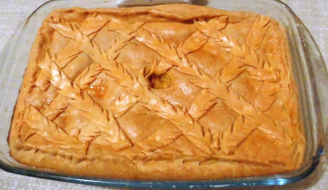 Vegetable pie with cabbage and bell pepper