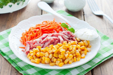 Salad with smoked sausage and carrots