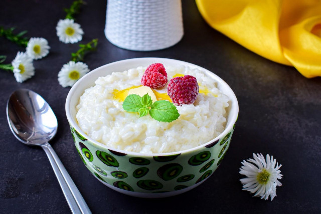 Rice porridge with water and milk