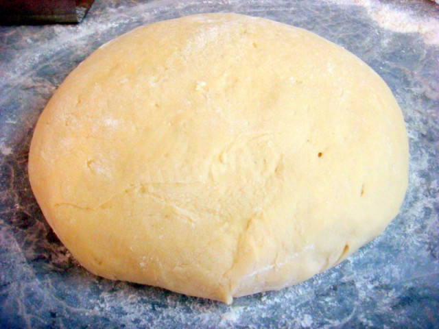 Yeast dough for pies, pies and buns on boiling water