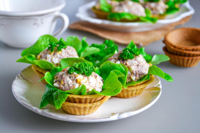 Tartlets with canned tuna