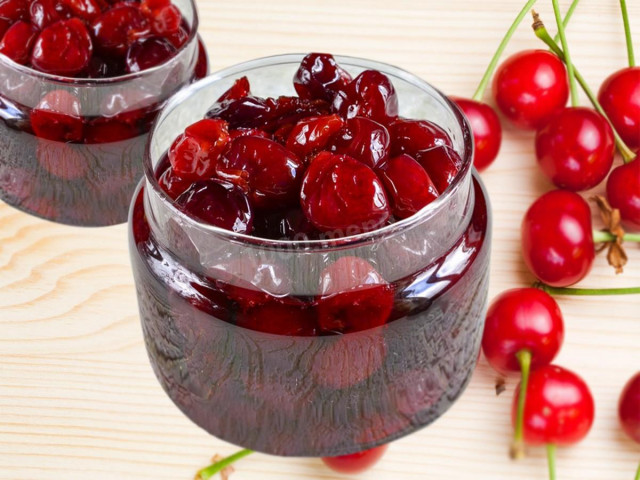 Cherry in its own juice without seeds and sugar