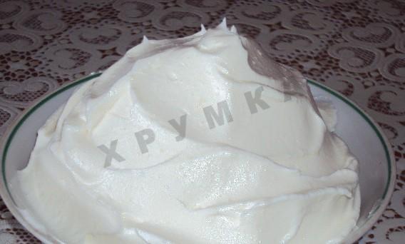 Vanilla condensed milk cream with white chocolate