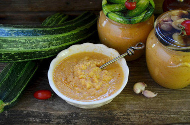 Simple squash caviar in a slow cooker for winter