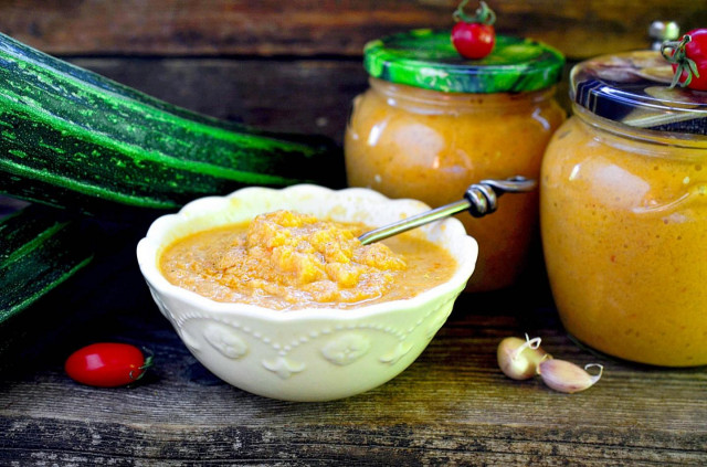 Simple squash caviar in a slow cooker for winter