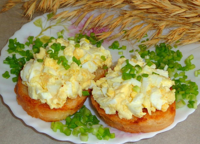 Egg salad garlic mayonnaise