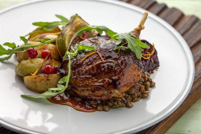 Duck legs with lentils with orange sauce
