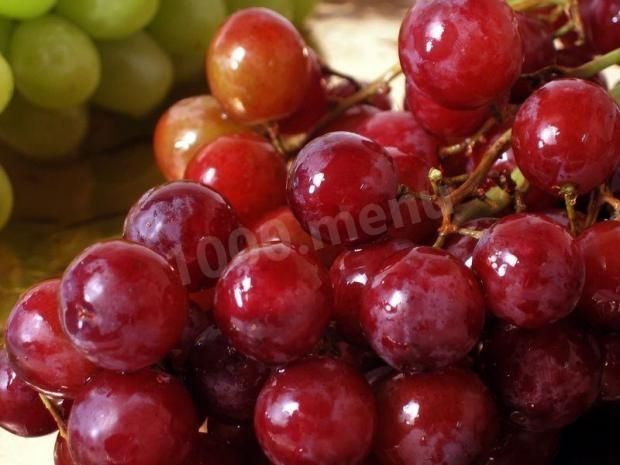 Homemade red grape wine