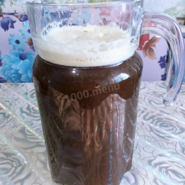 Homemade kvass made from soluble chicory