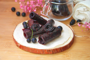 Blackcurrant marshmallows at home