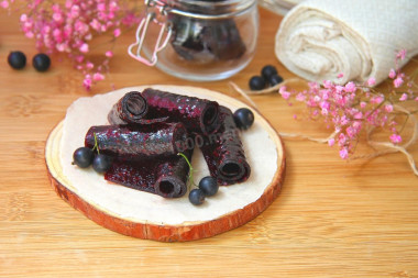 Blackcurrant marshmallows at home