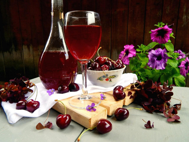 Cherry wine at home