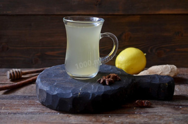 Ginger drink with lemon and honey for weight loss