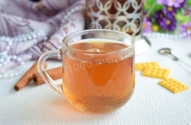 Apple and cinnamon tea