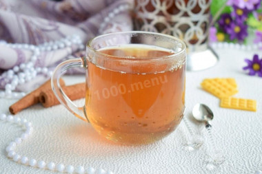 Apple and cinnamon tea