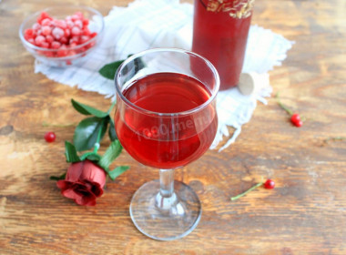 Homemade red currant wine