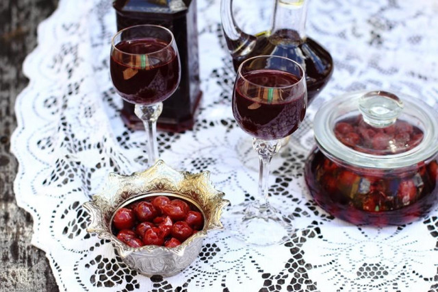 Cherry liqueur without vodka at home conditions