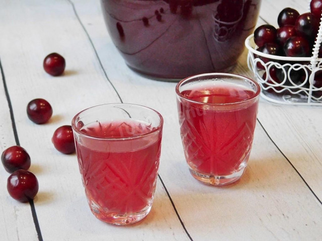 Cherry tincture on vodka at home