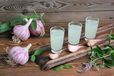 Garlic tincture with vodka