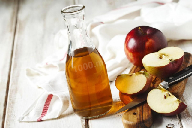 Tincture of apples on moonshine