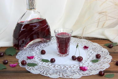 Cherry tincture on vodka with stones