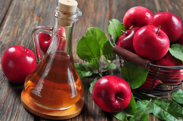 Apple tincture on alcohol