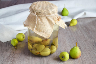 Compote of pears 3 liter jar for winter