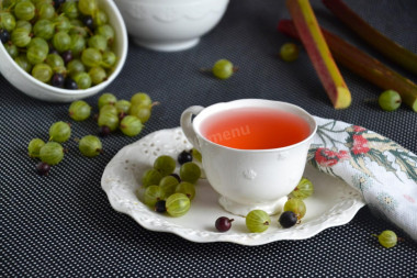 Compote with rhubarb and gooseberry