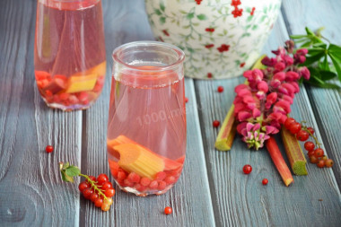 Currant and rhubarb compote