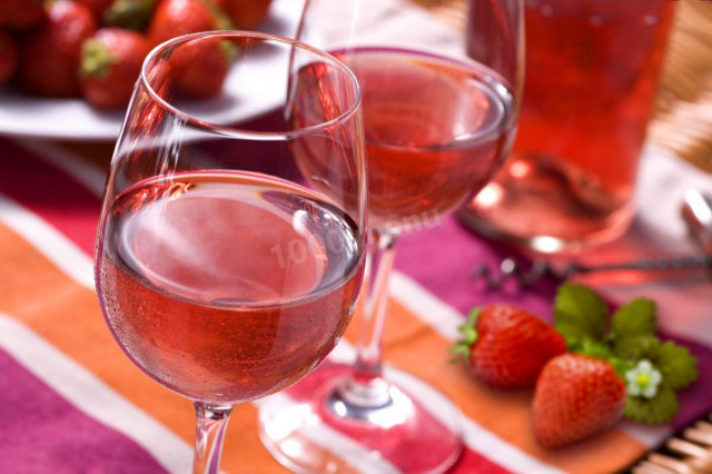 Strawberry wine without vodka