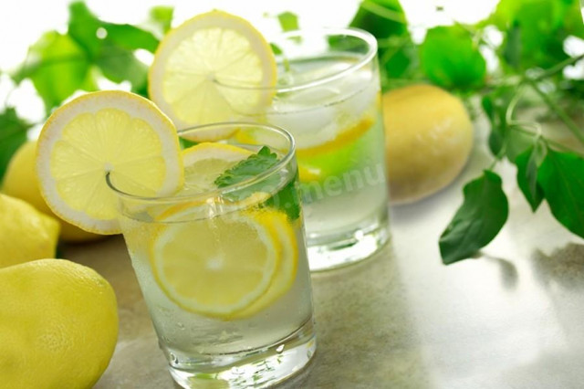 Soda with lemon