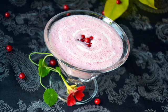Lingonberry smoothie
