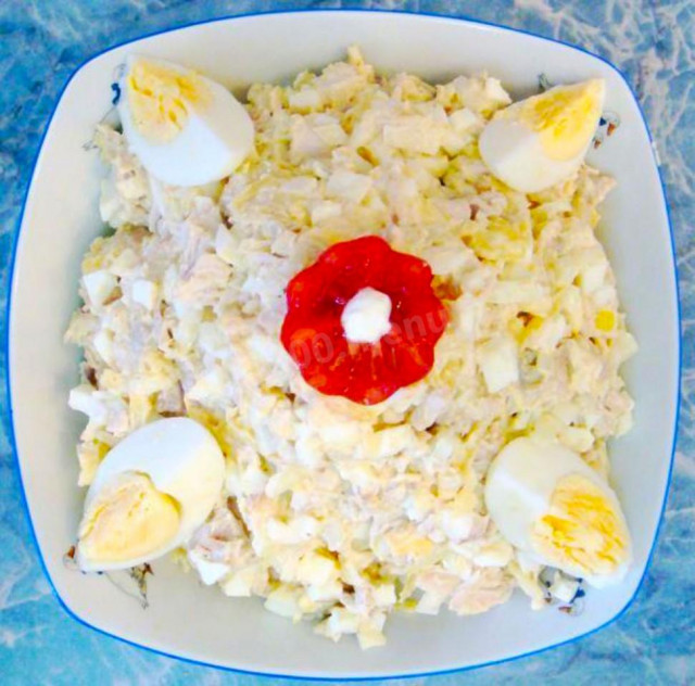 Chicken fillet, cheese and egg salad