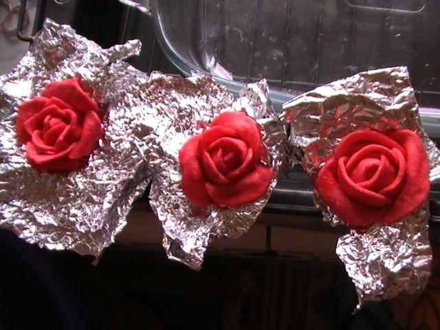 Roses made of homemade colored mastic
