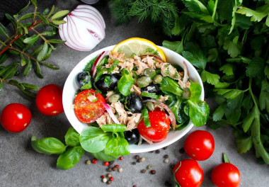 Salad with capers and tuna canned