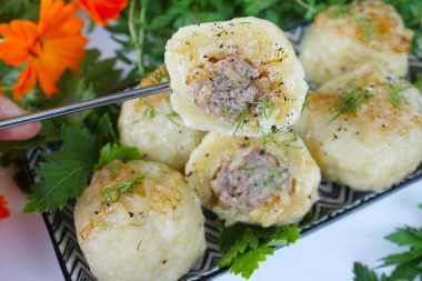 Potato dumplings with meat