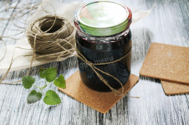 Five-minute blackcurrant jam