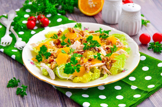Salad with orange and chicken