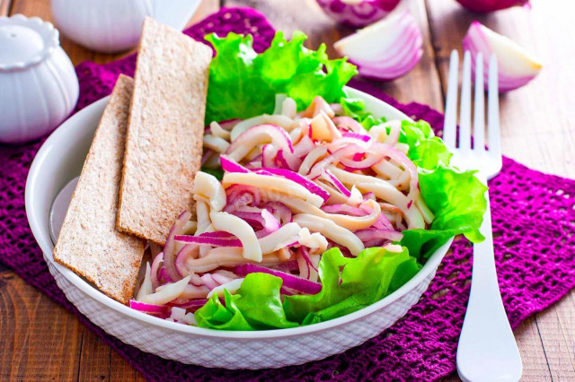 Salad with pickled squid and onions