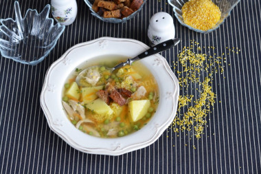 Soup with corn grits and chicken