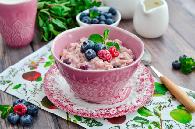 Oatmeal porridge with berries in milk