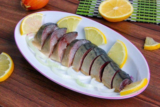 Low salt mackerel in brine