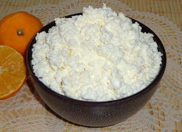Cottage cheese with lemon